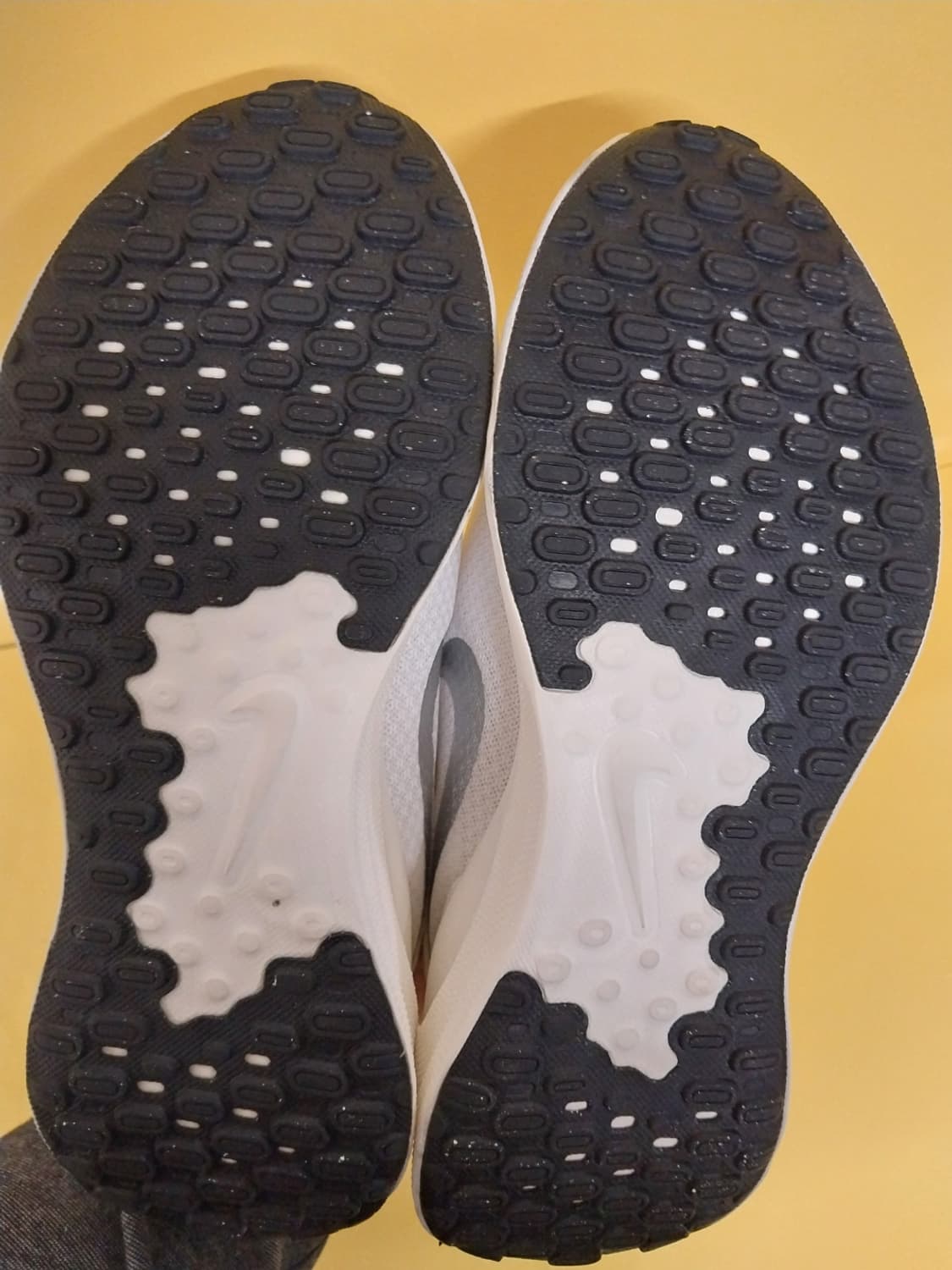 여성 나이키 레볼루션7 메탈릭실버 운동화 (235) 상품이미지8