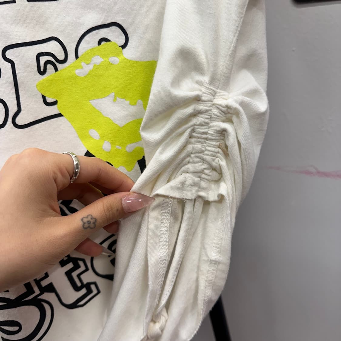 Funky Lettering One-Shoulder T-Shirt 상품이미지6