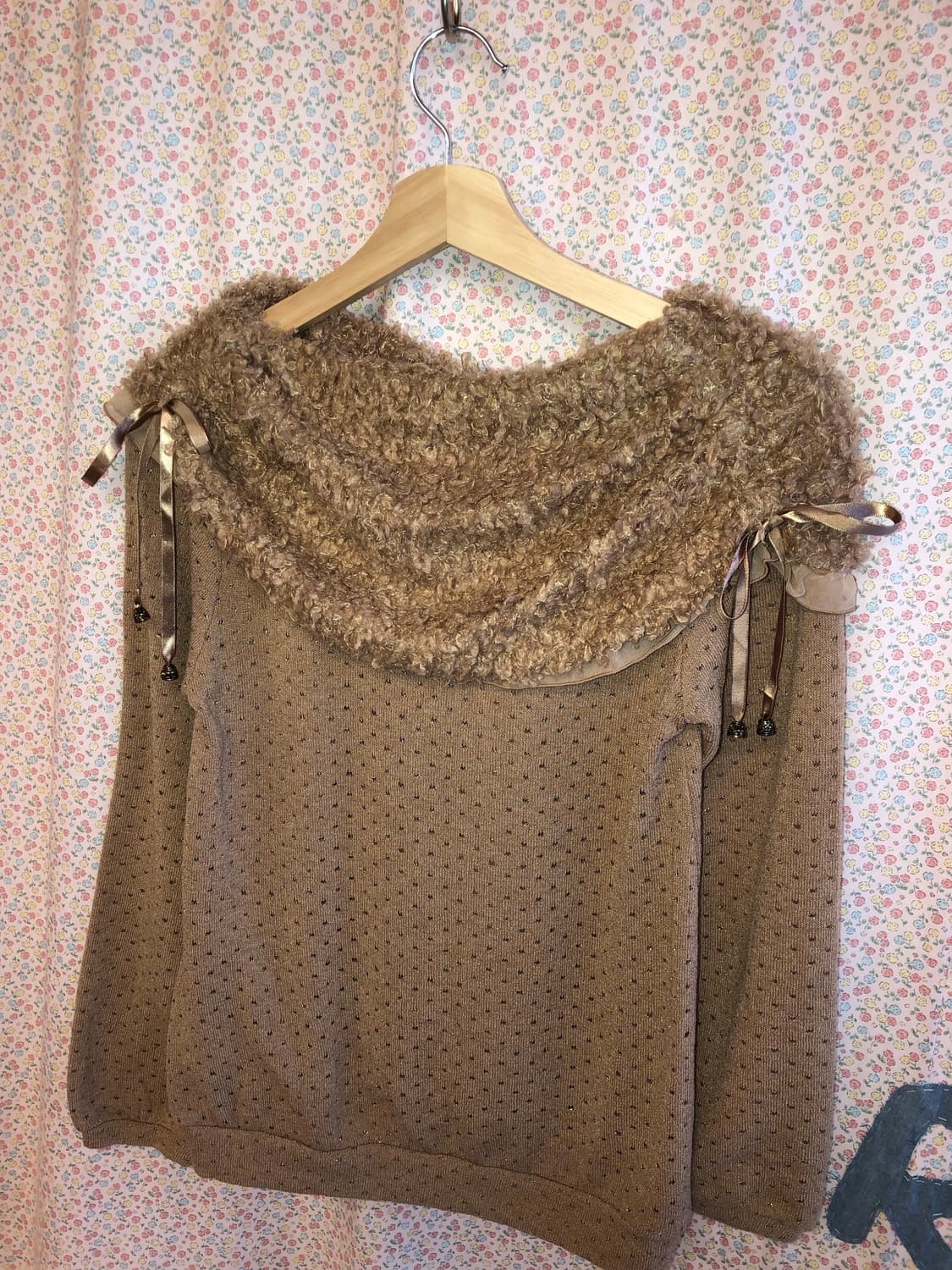 Off-shoulder ribbon sweatshirt 상품이미지2