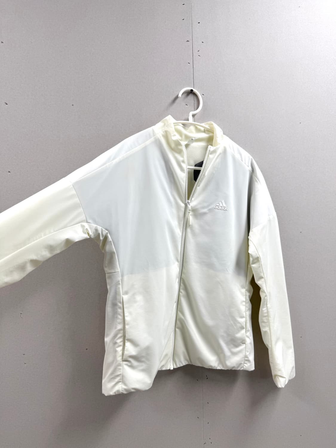 여성 S / 아디다스 바람막이 방풍자켓 트레이닝 아이보리 상품이미지3