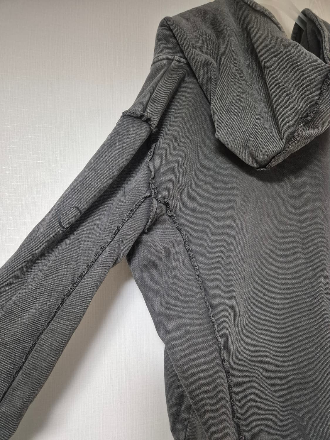 캐빈클라인 사선 데미지 워싱 후드집업 상품이미지8