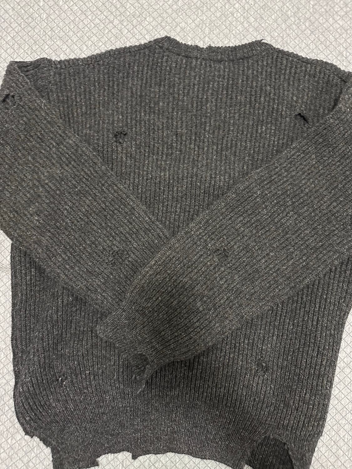 STU 에스티유 디스트로이드 니트 차콜 + 네임택 상품이미지4