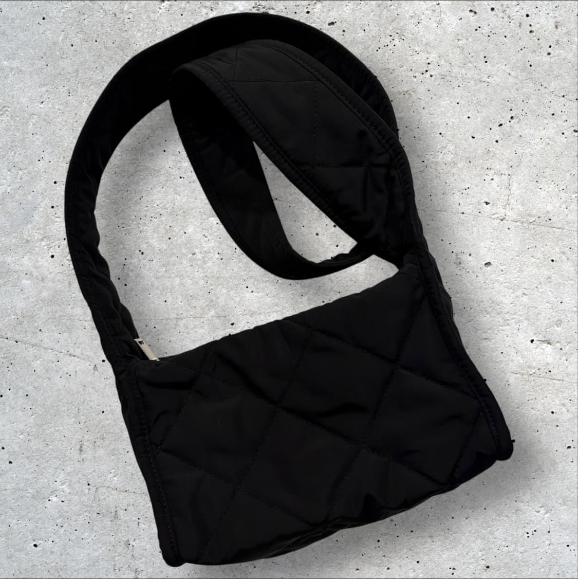 코스 다이아몬드 퀼티드 미니 크로스바디백 블랙 상품이미지2