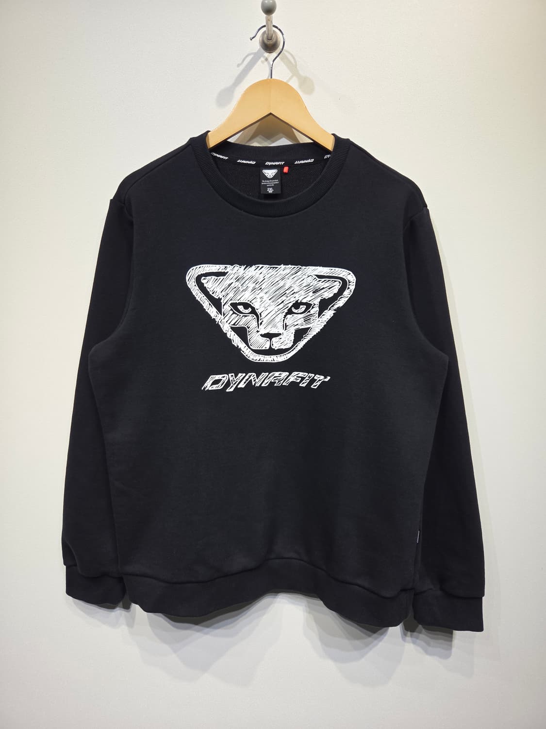 다이나핏 스노우 레오파드 빅로고 맨투맨 상품이미지2