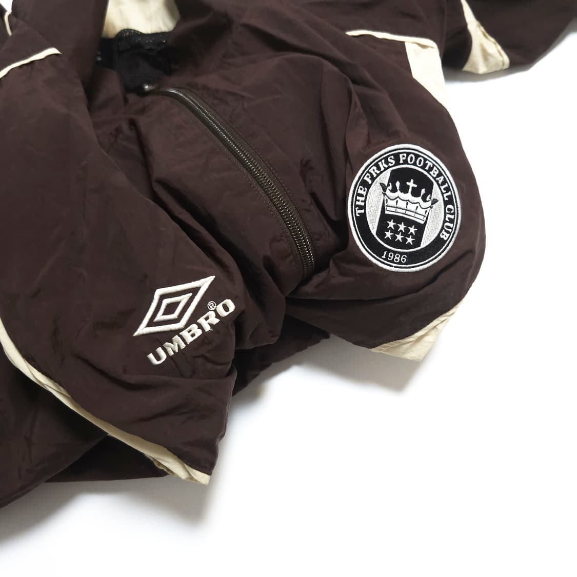 엄브로 프릭스스토어 별주 트랙 바람막이 자켓 브라운 상품이미지6