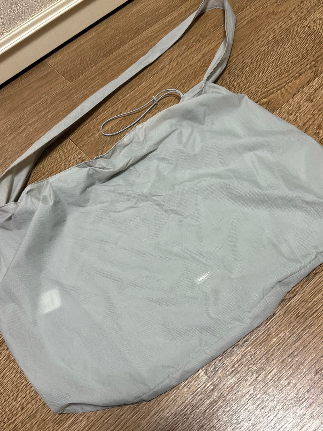 아모멘토 나일론 크로스백 상품이미지1