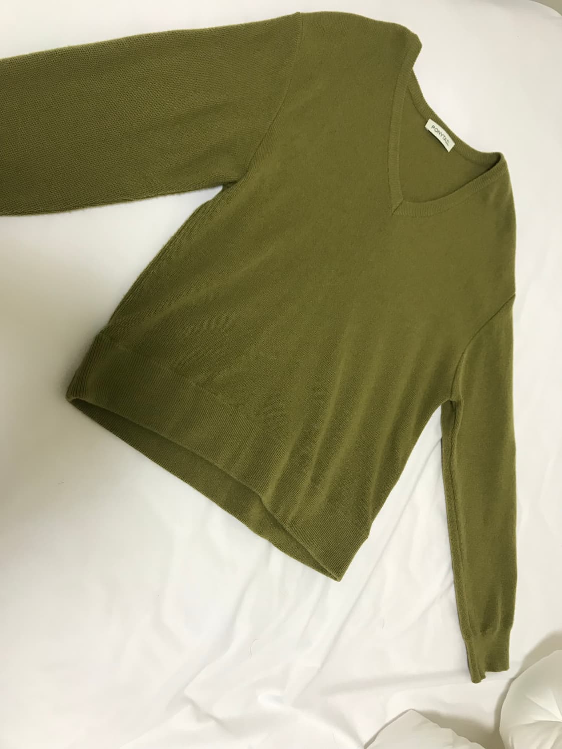 포니테일 클럽 브이넥 니트 (Parsley Green) 상품이미지2