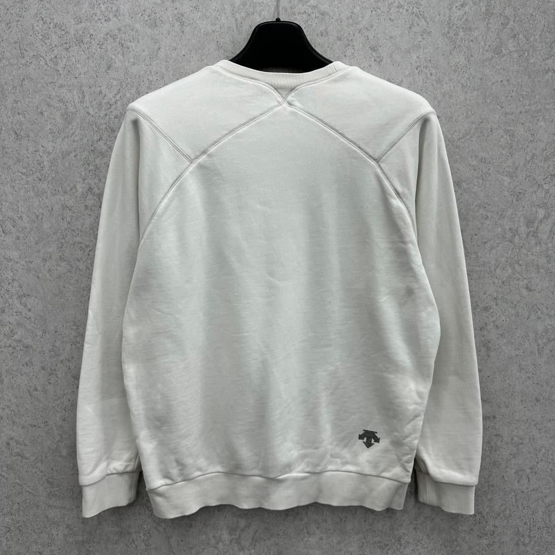 100 데상트 남자 루즈핏 맨투맨 상품이미지2