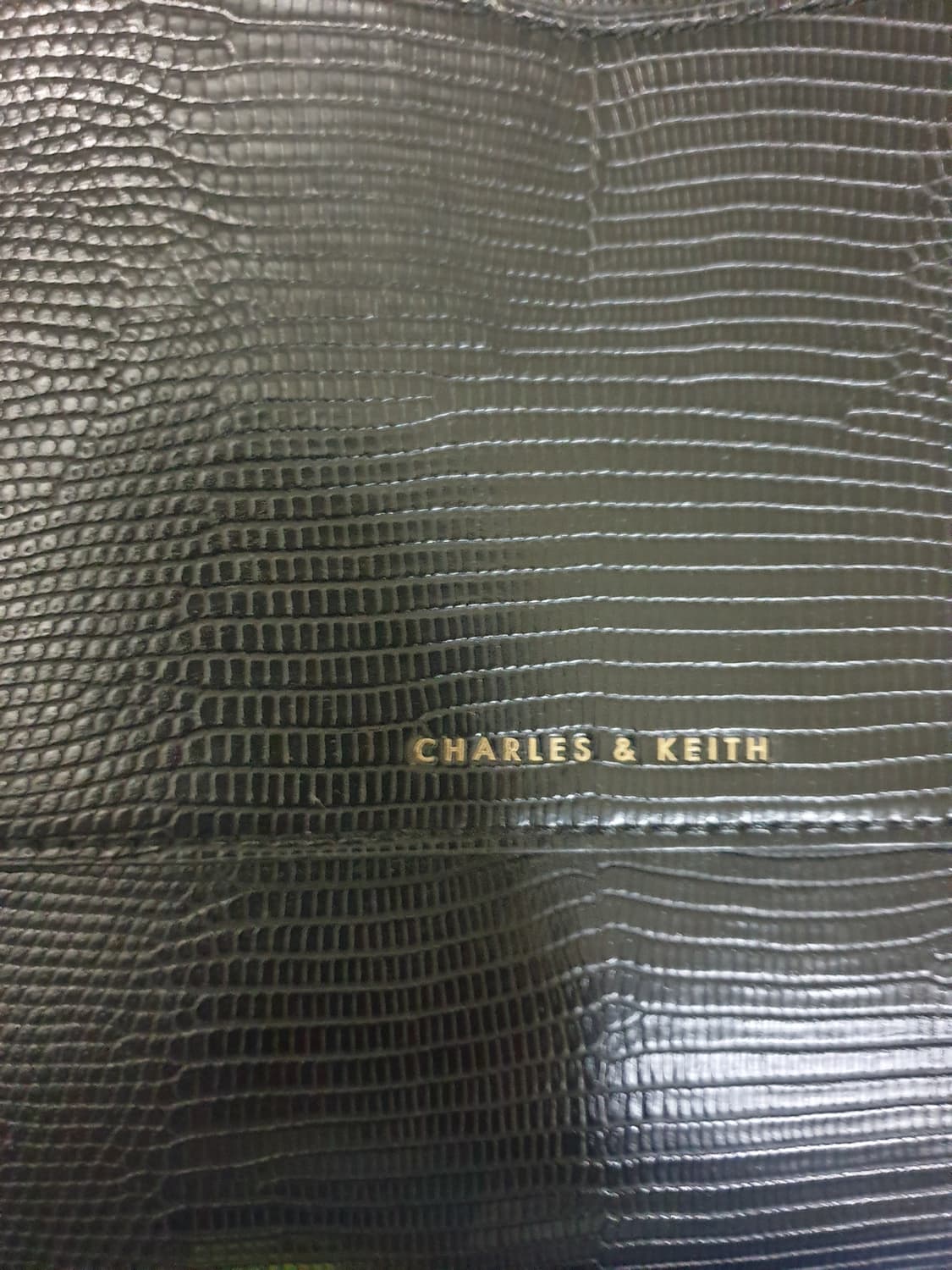 찰스앤키스 링버튼 레더 도트백 블랙 상품이미지3