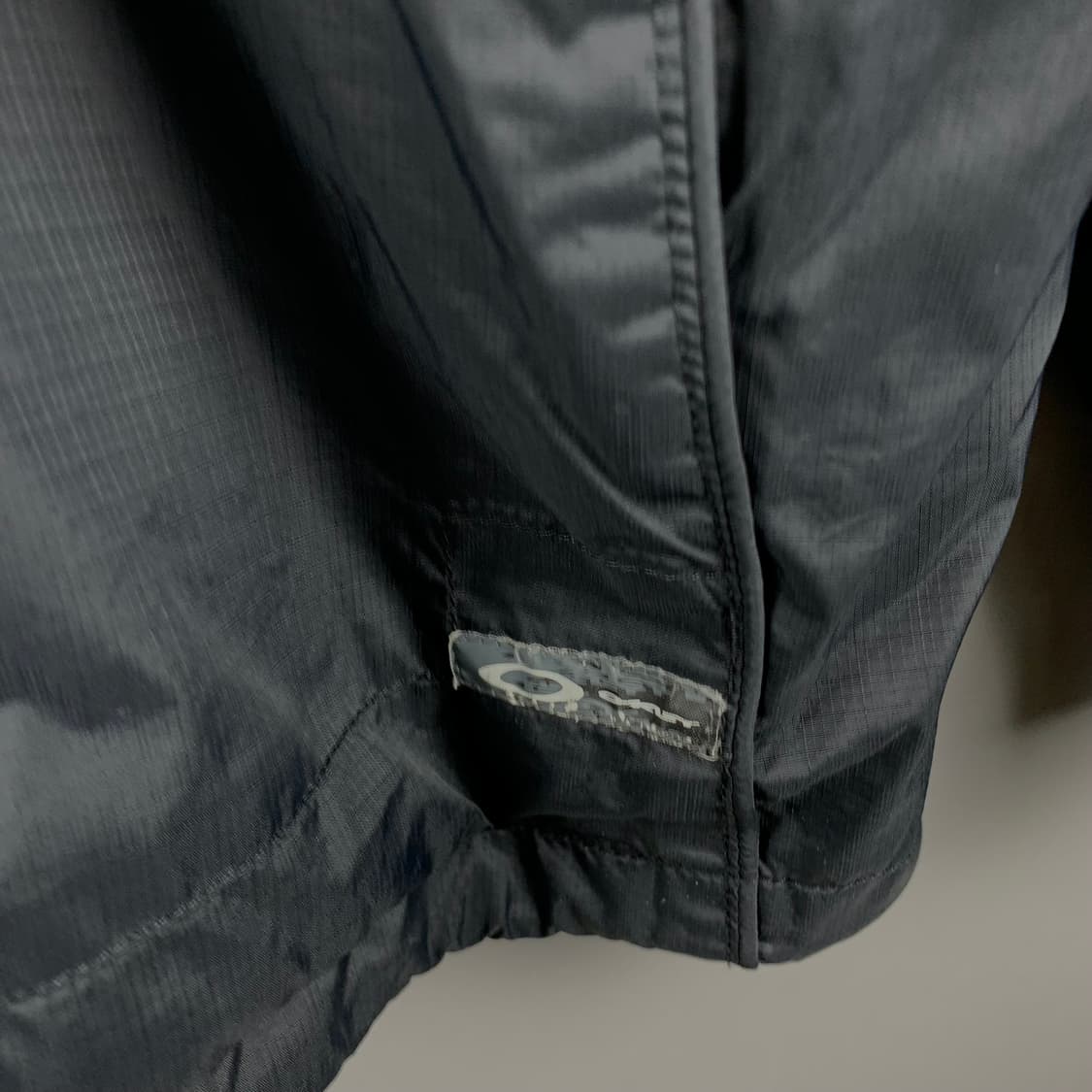 오클리 백로고 블랙 테크니컬 바람막이 상품이미지5