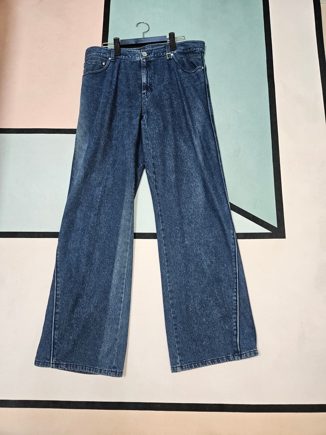 우영미 22SS 브러쉬 워싱 롱스트래이트 데님 팬츠 상품이미지5