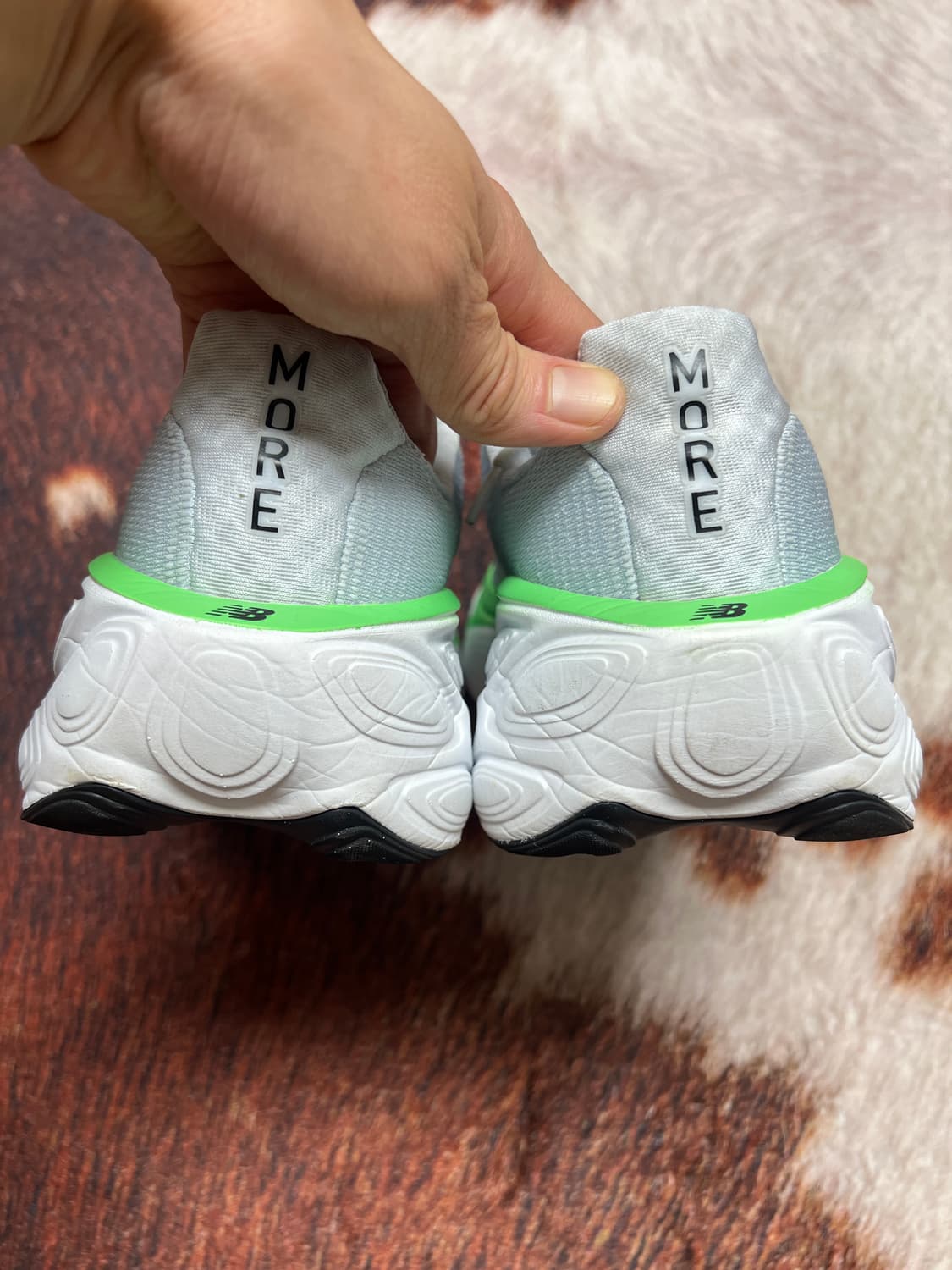 [290MM] 뉴발란스 프레쉬폼 모어 v5 러닝화 상품이미지4