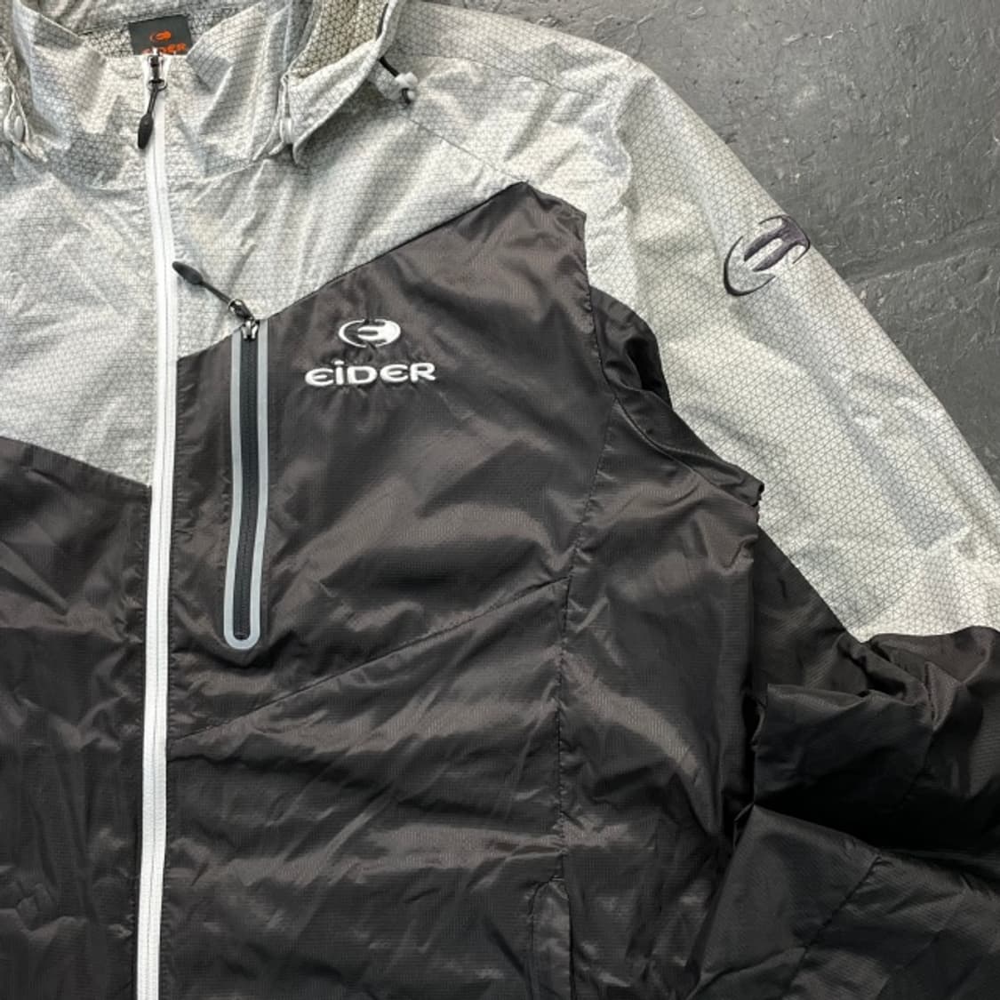 100 아이더 경량 바람막이  상품이미지2