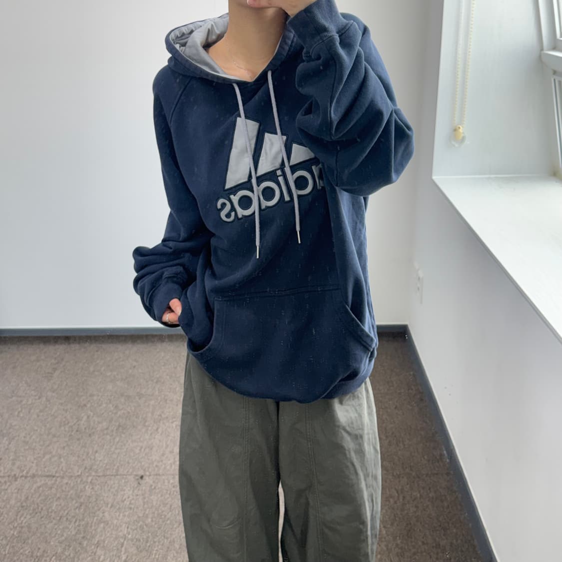 Adidas 아디다스 그레이 삼각로고 네이비 후드티 상품이미지2