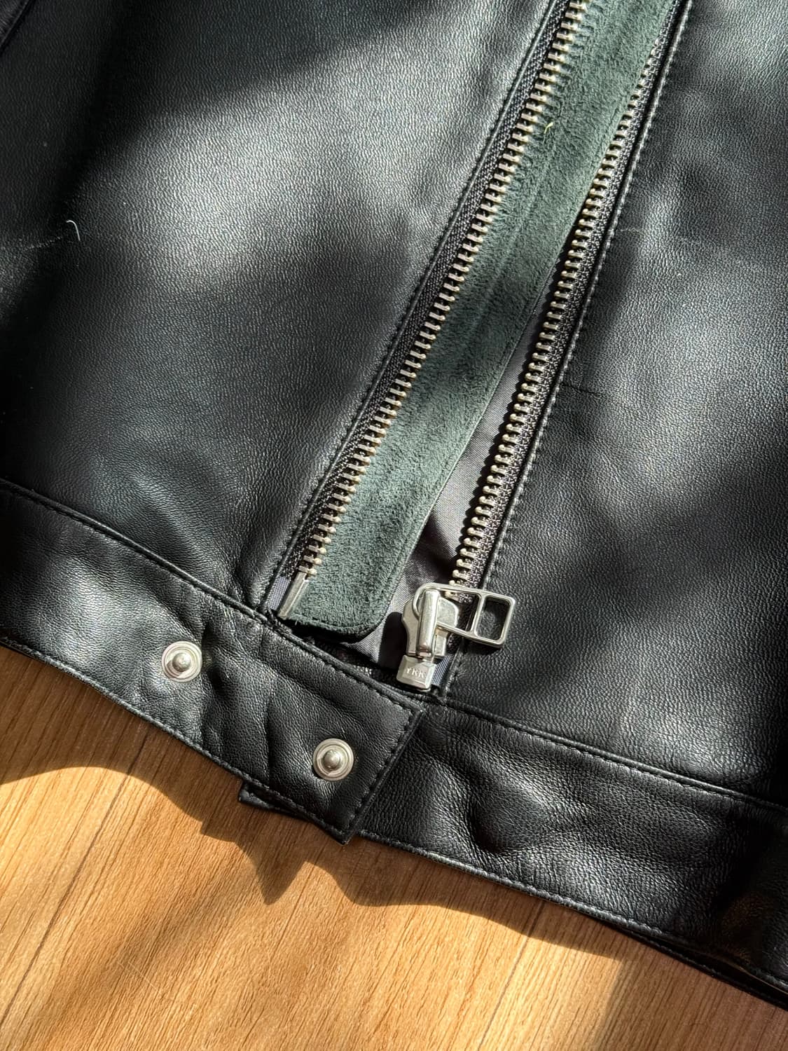 플라스틱프로덕트 레더자켓 상품이미지2