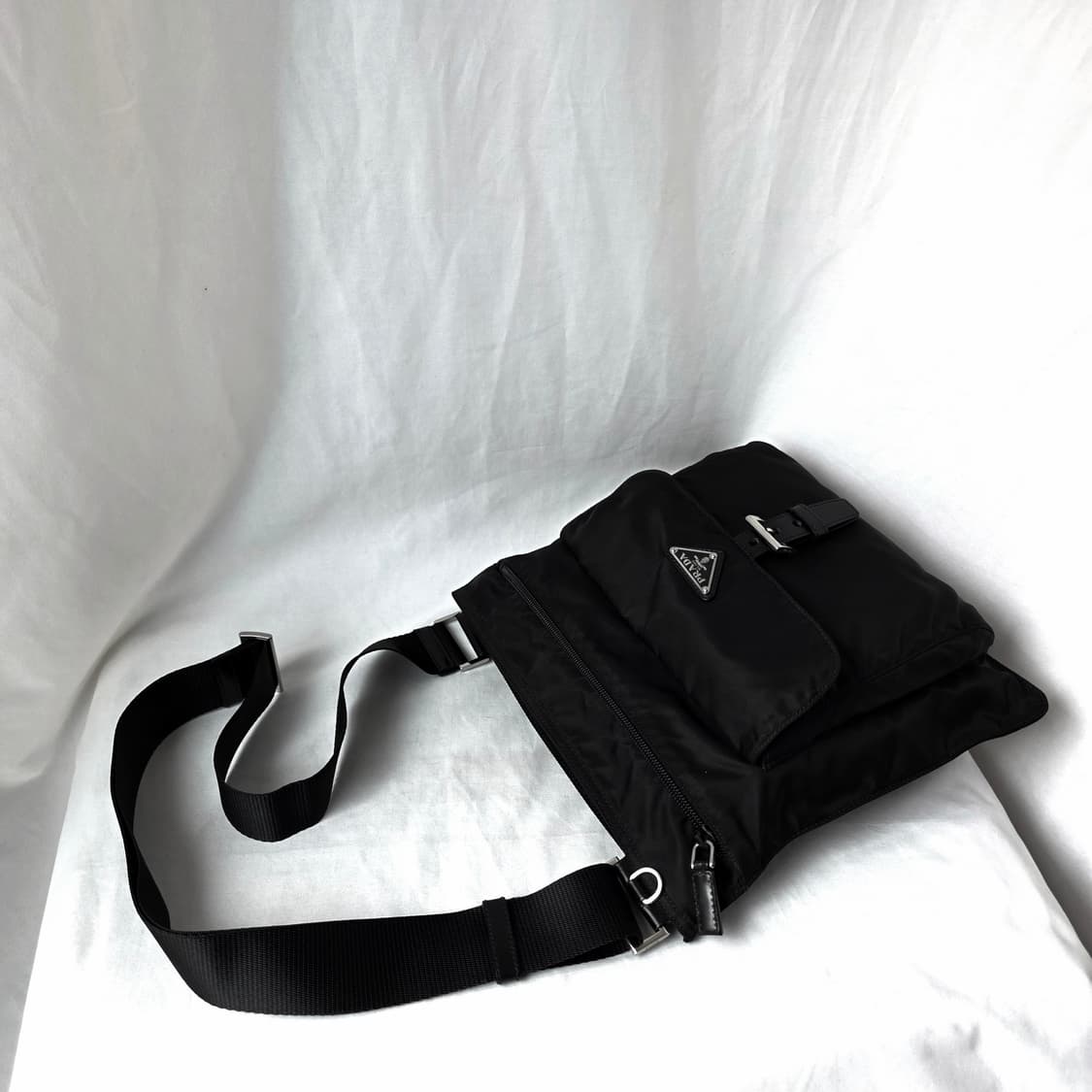 [정품 PRADA] 프라다 폴딩 투지퍼 포코노 나일론 크로스백 남녀공용 상품이미지2