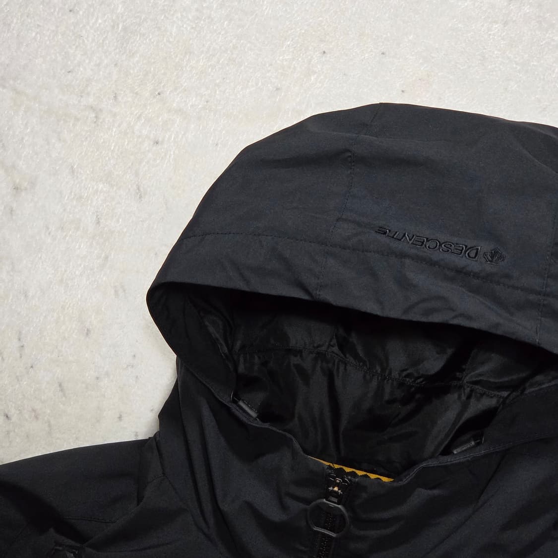 데상트 블랙 바람막이 자켓 상품이미지2