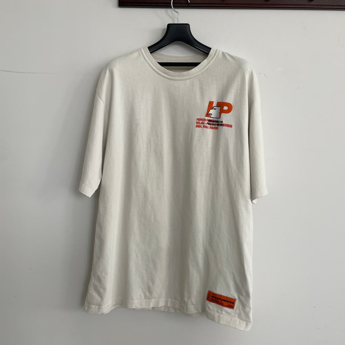 헤론 프레스톤 M,105오버핏 이글 트레이딩 오버핏 화이트 반팔 티셔츠 상품이미지1