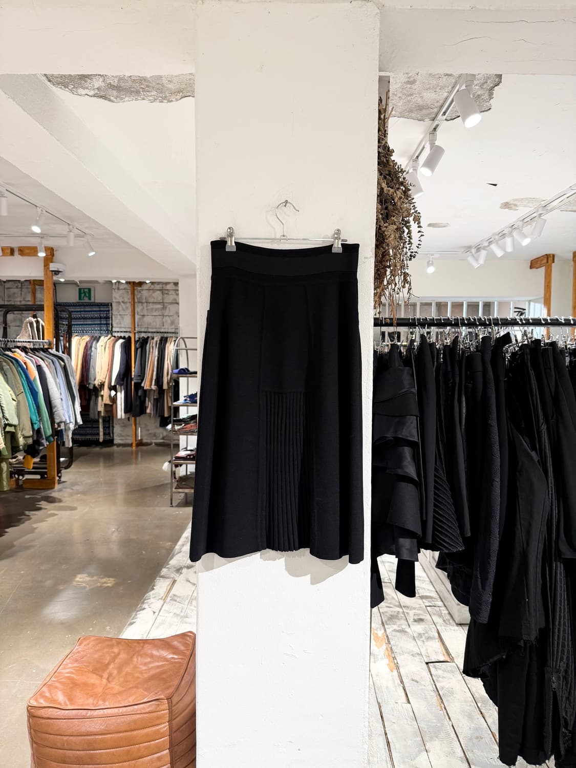 페라가모 블랙 라나버진울 버튼 미디 스커트 상품이미지4