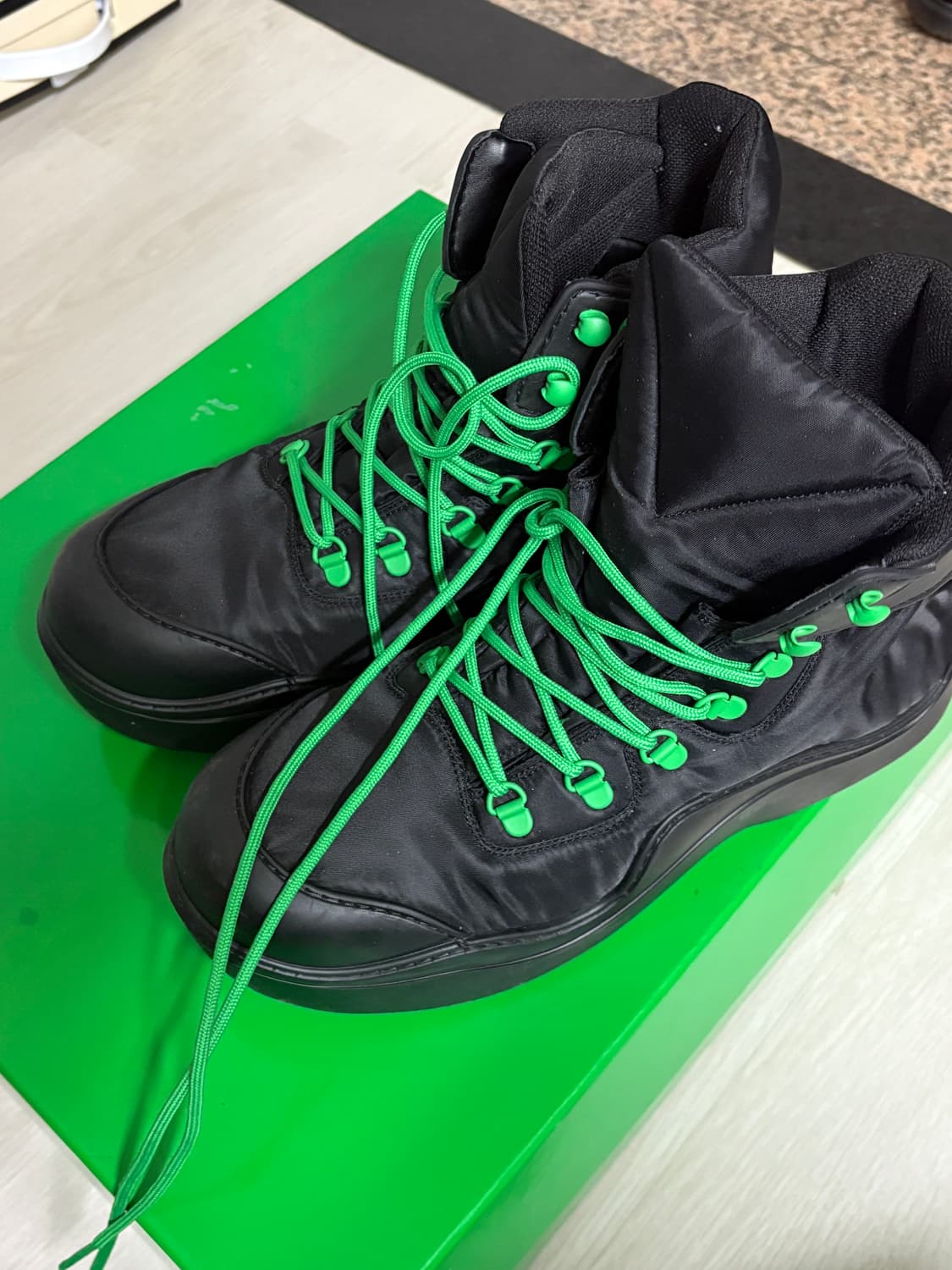 보테가베네타 퍼들 봄버 상품이미지1