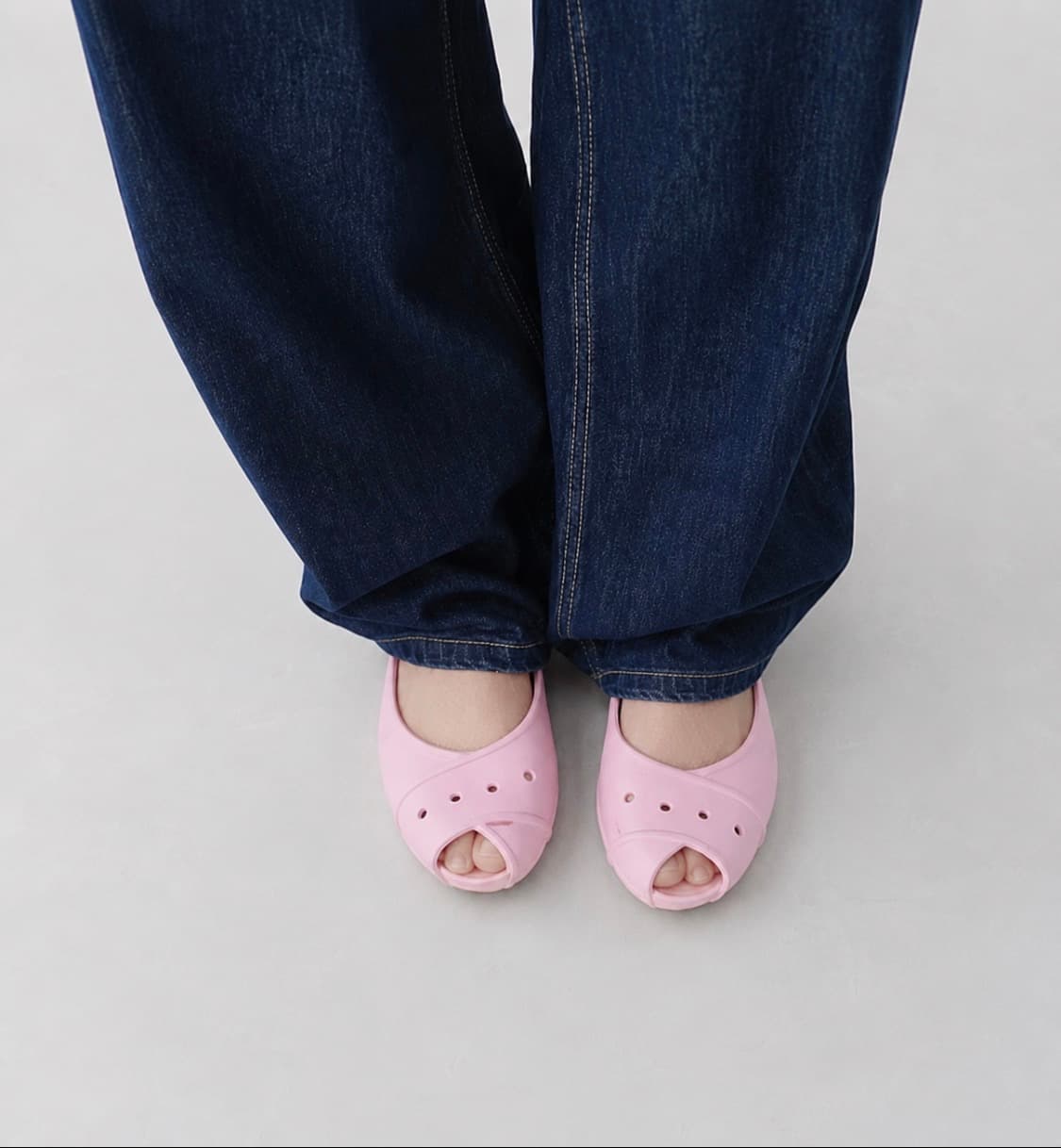 Vintage crocs lady slip on bubble gum 상품이미지1