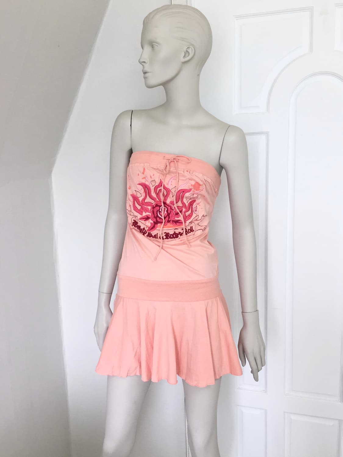 Rose Embroidery Point Tube Dress 상품이미지1