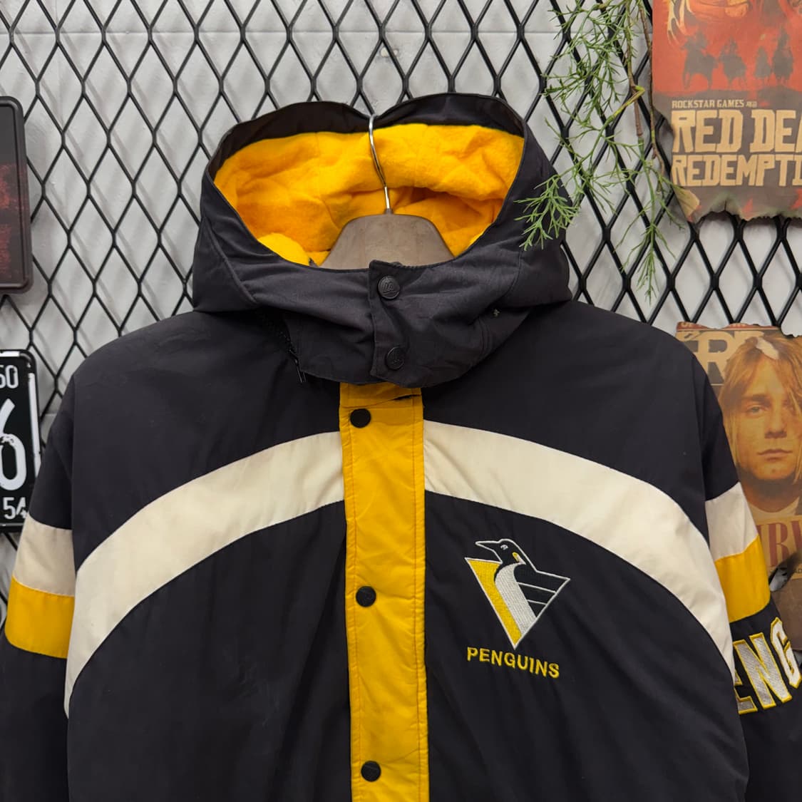 90s USA VINTAGE NHL 하키 점퍼 후면 빅로고 포인트 블랙 상품이미지3