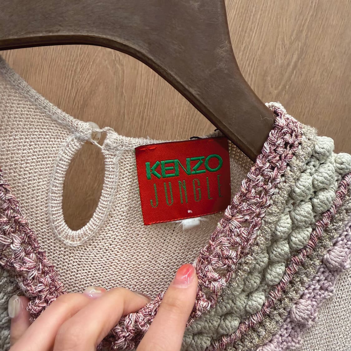 겐조 라운드넥 니트 슬리브리스 원피스 자수 크로셰 키홀 디테일 베이지 상품이미지7