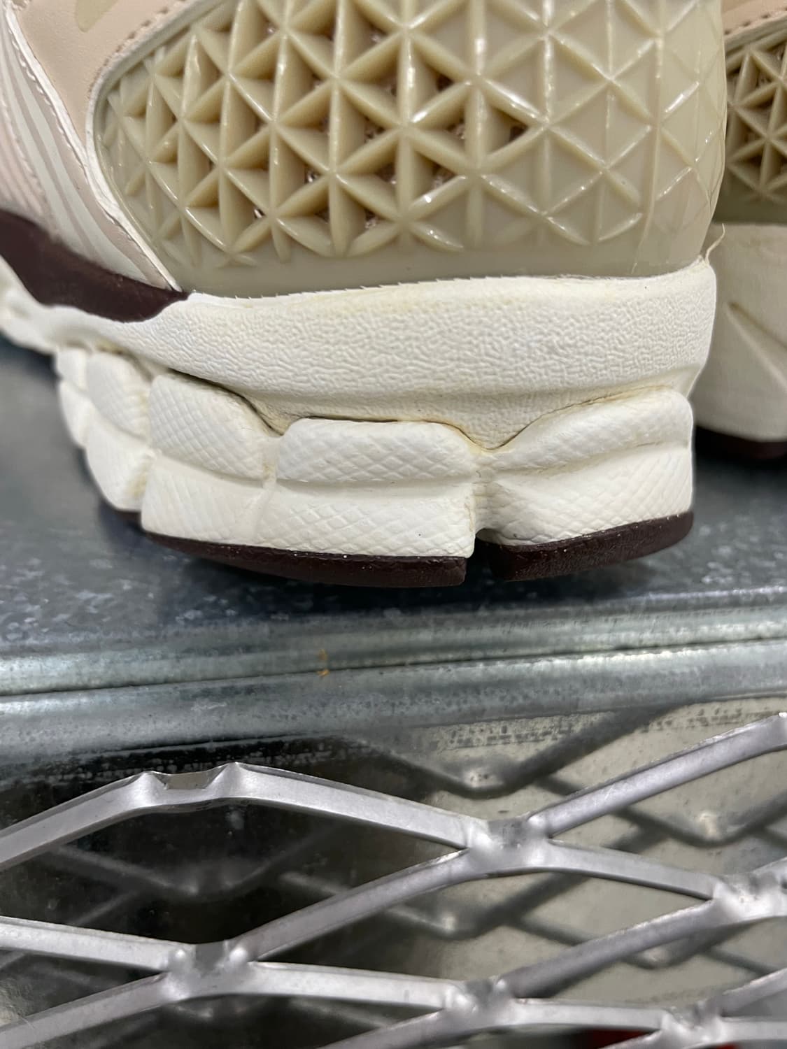 나이키 줌 보메로 5 오트밀 베이지 240 상품이미지9