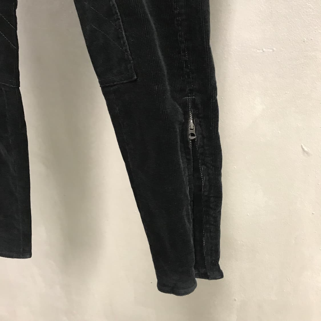 폴로 랄프로렌 코듀로이 팬츠 블랙 4(W) 상품이미지4