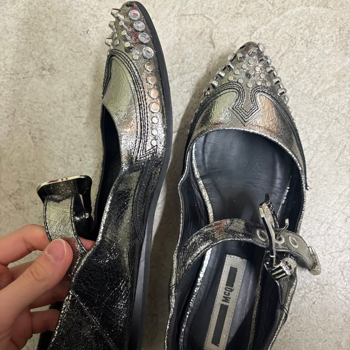 맥퀸 스터드 플랫슈즈 실버 235 상품이미지9