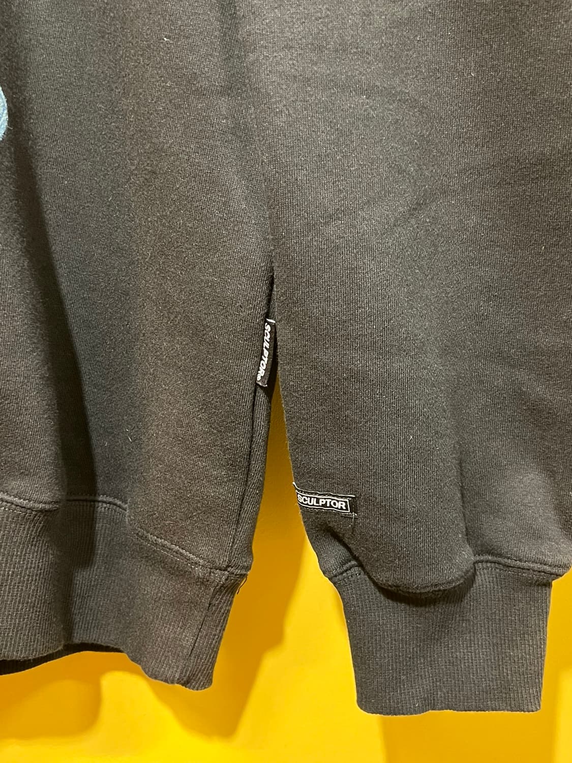 [M] 스컬프터 고양이 그래픽 스웻셔츠 블랙 프린트 맨투맨 블랙 상품이미지6