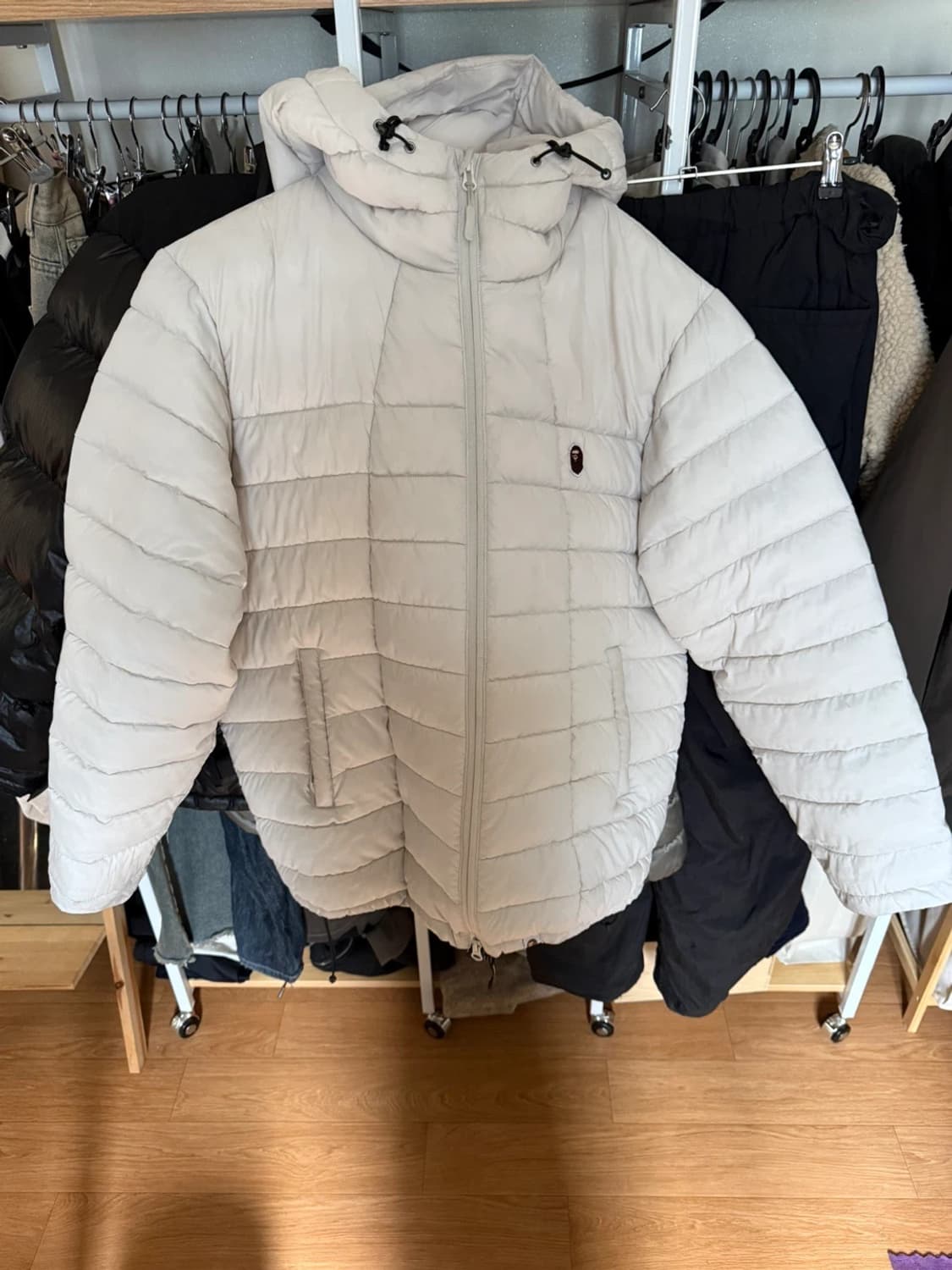 베이프 경량패딩 베이지 상품이미지1