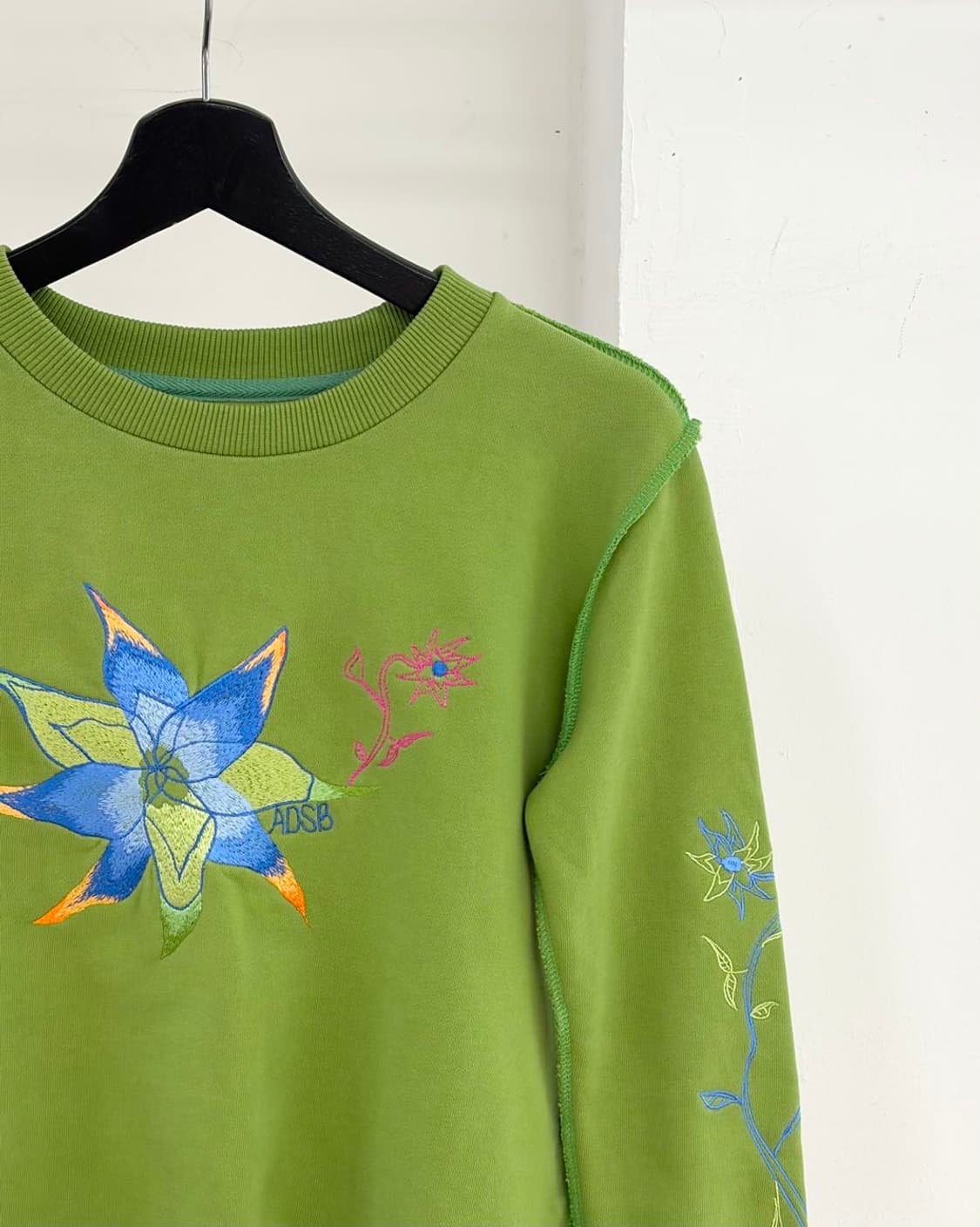 앤더슨벨 그린 크레이지 플라워 크롭 긴팔 티셔츠  상품이미지3