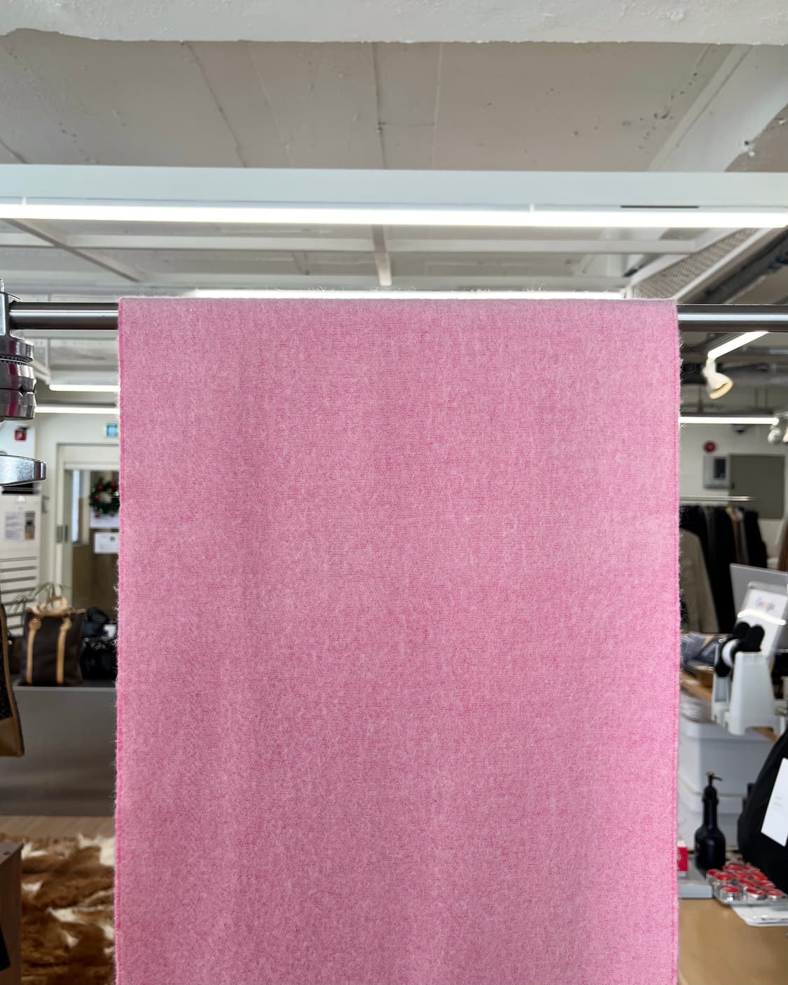 꾸레쥬 핑크 로고 스카프 상품이미지2