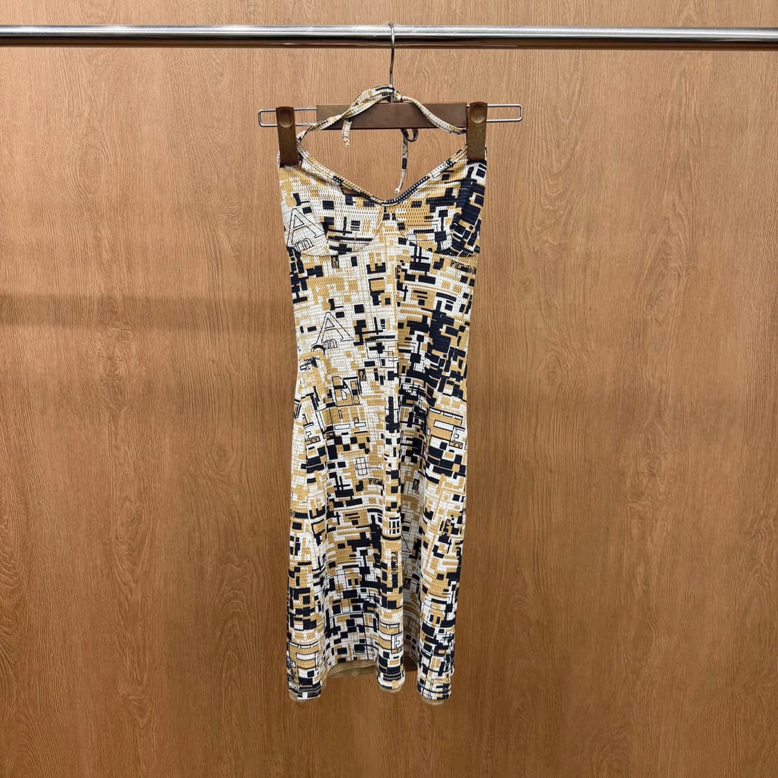 펜디 홀터넥 미디 원피스 스퀘어 그래픽 패턴 디테일 레귤러핏 베이지 상품이미지2