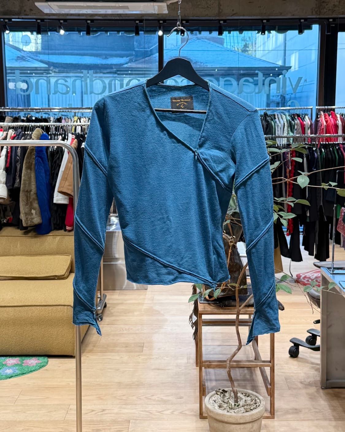 비비안 웨스트우드 블루 컷아웃 지퍼 롱슬리브  상품이미지1