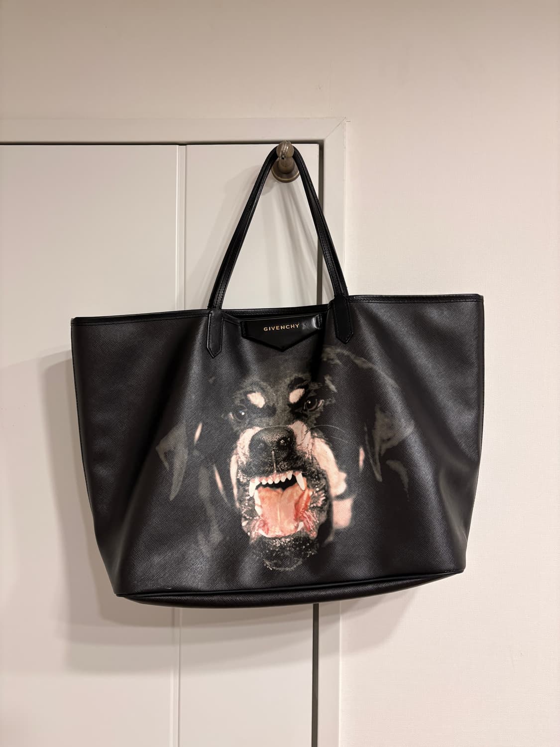 지방시 로트와일러 토트백  상품이미지1