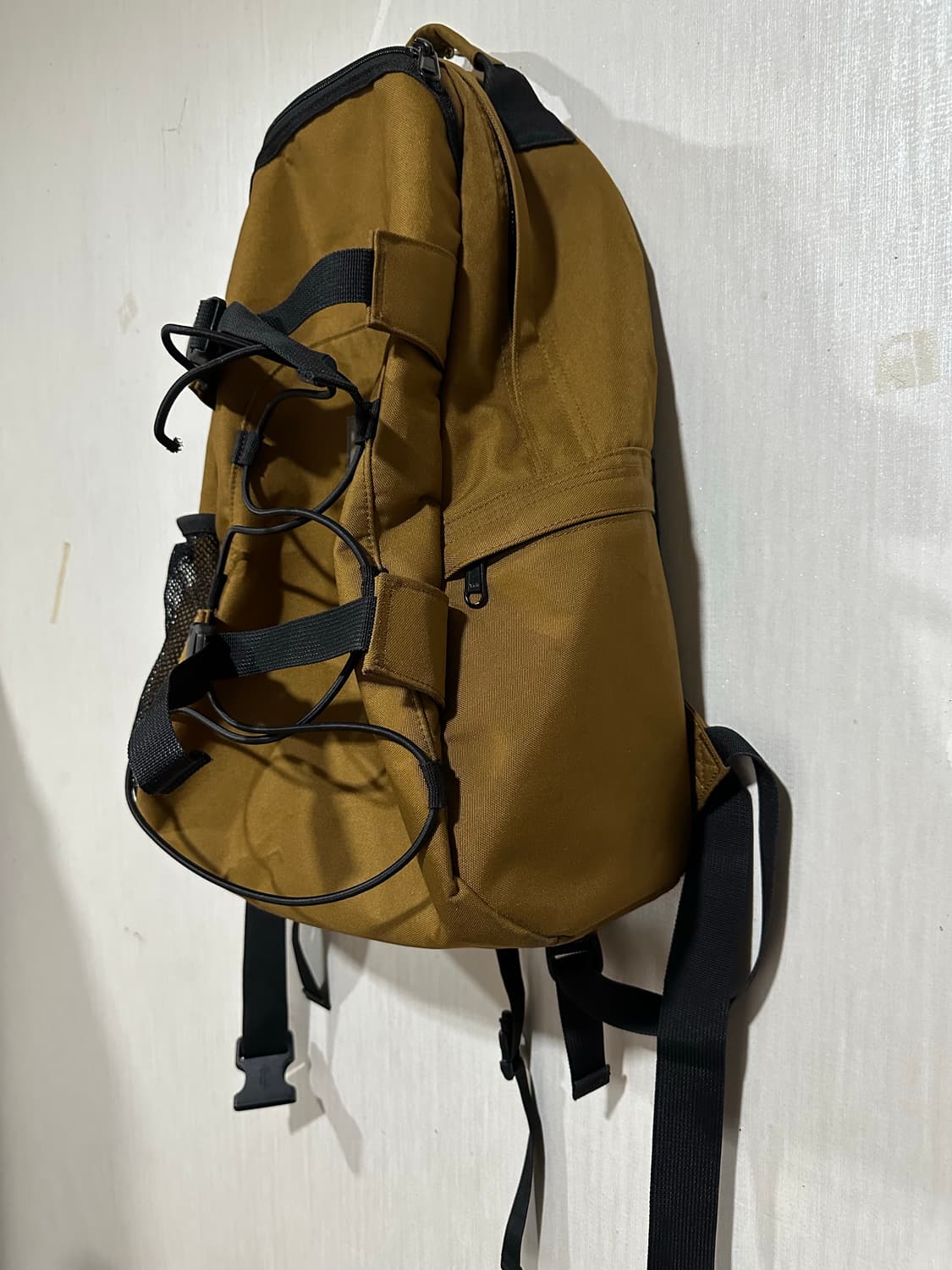 칼하트 킥플립 백팩 카멜/브라운 상품이미지2