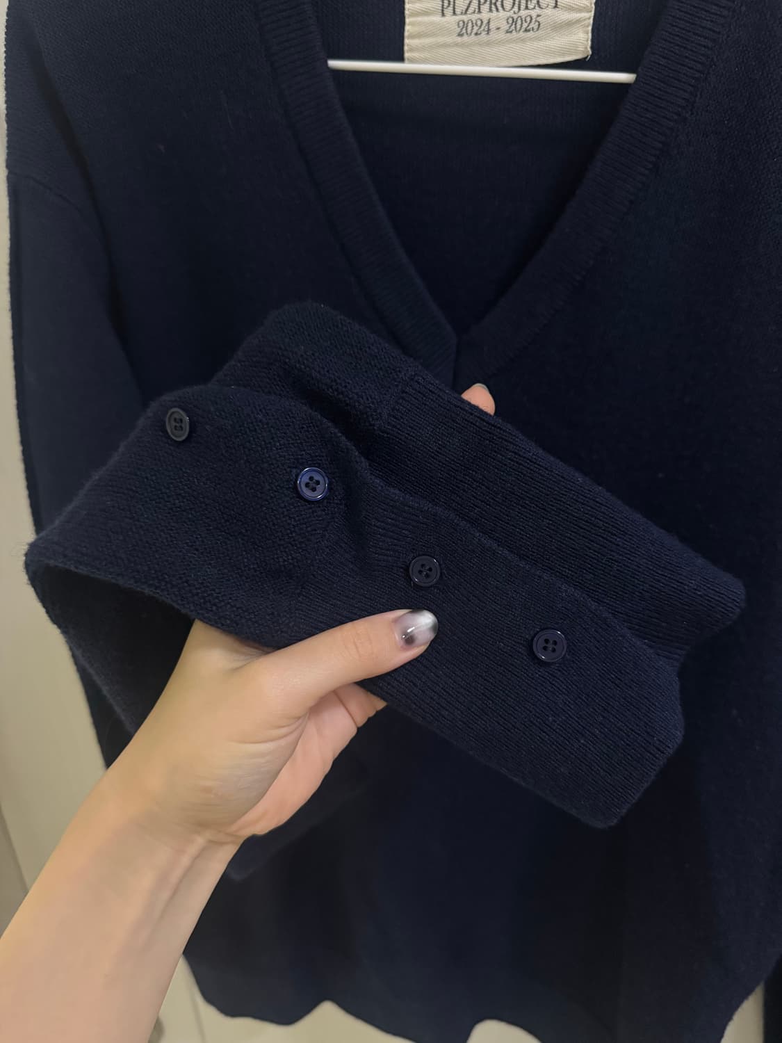 플리즈프로젝트 버튼 브이넥 니트 네이비 상품이미지9