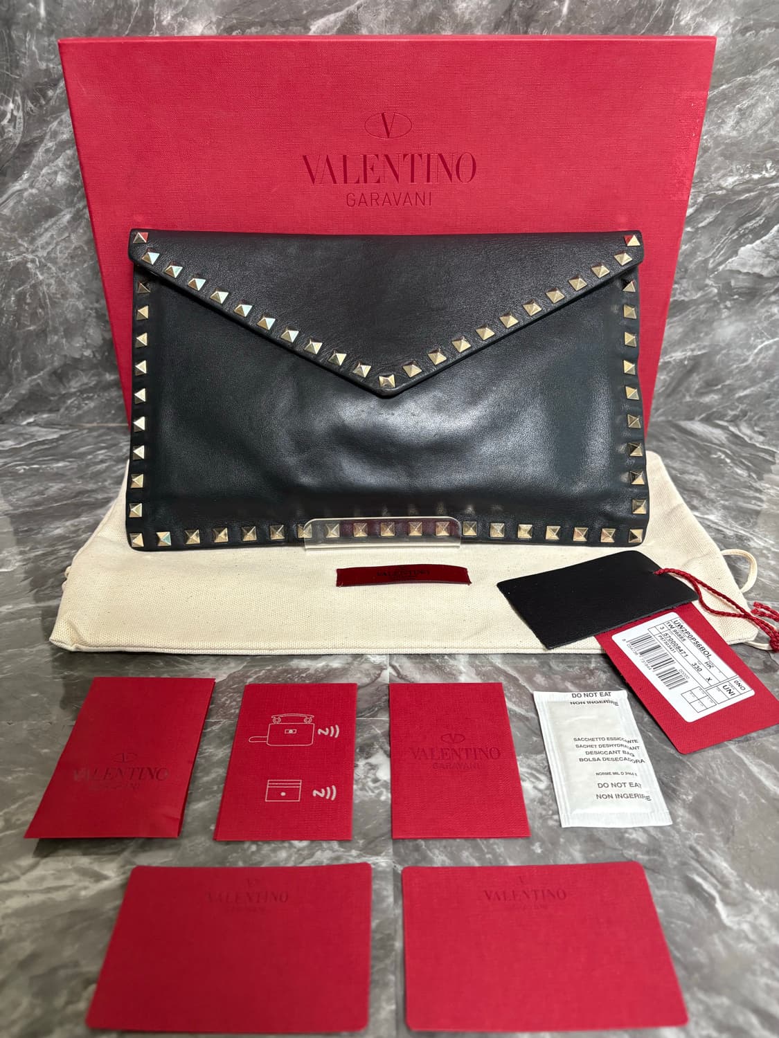 발렌티노 락스터드 카프스킨 엔벨로프 클러치 상품이미지1