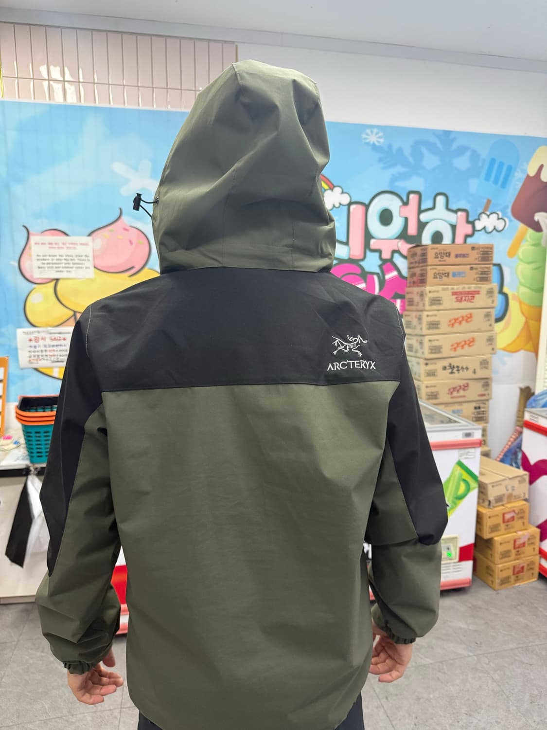 아크테릭스 바람막이 자켓 올리브 블랙 상품이미지7