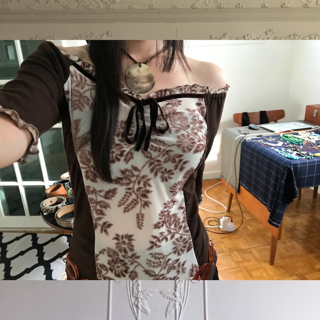 vintage off-shoulder pattern top 상품이미지1