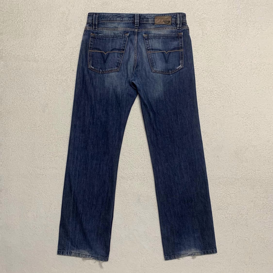 [표기 32, 실측 35] 디젤 LEVAN 부츠컷 데님팬츠 상품이미지1