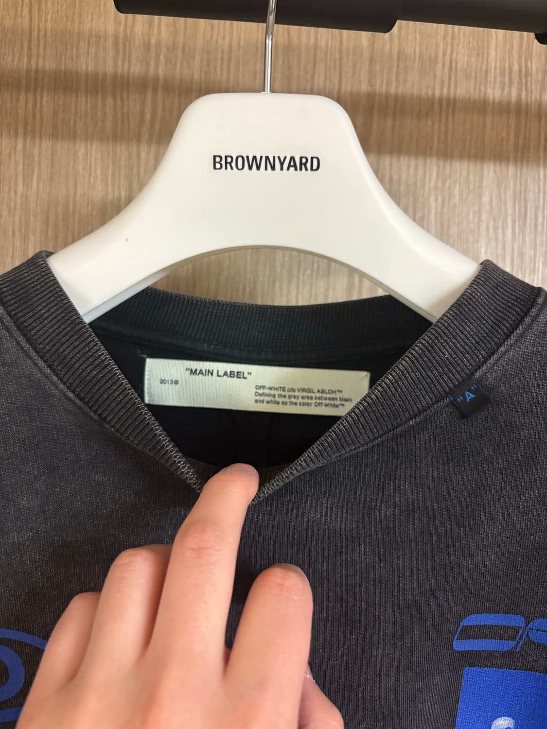 오프화이트 카라바지오 맨투맨 19FW 상품이미지4