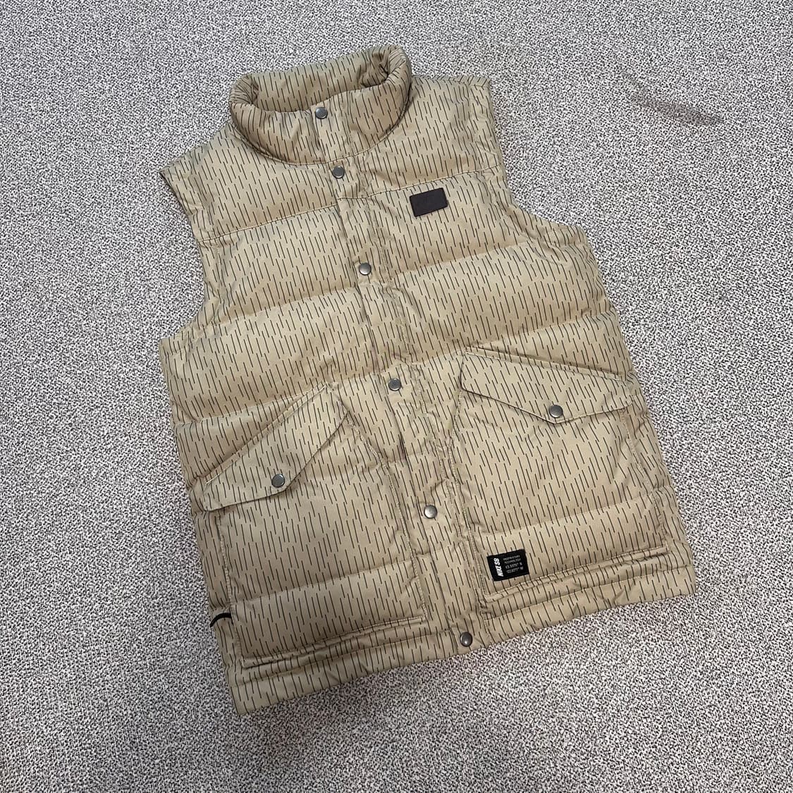 나이키 패턴 패딩 조끼 베이지 상품이미지1