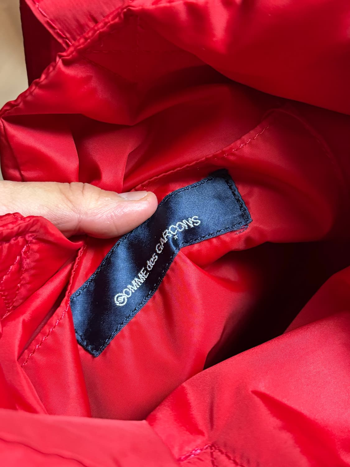 꼼데가르송 아오야마 패딩 토트백 레드 상품이미지7