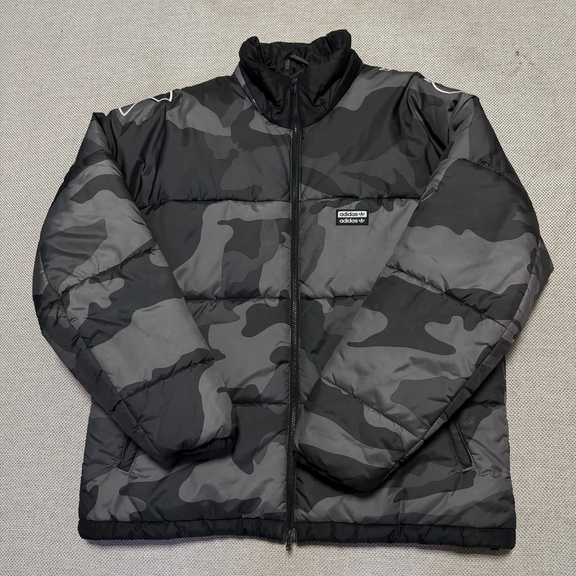 아디다스 카모 다운 패딩자켓 상품이미지1