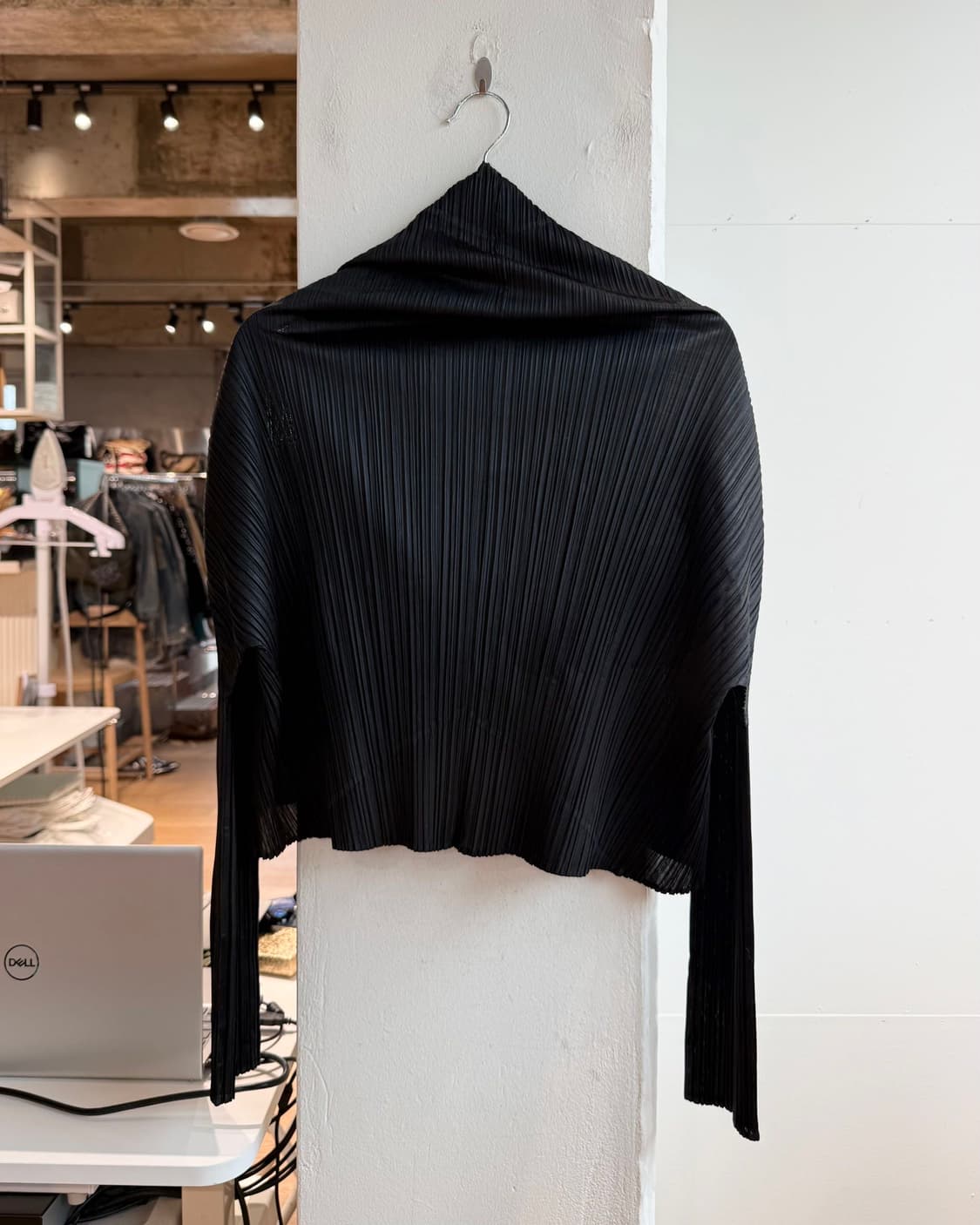 플리츠플리즈 블랙 링컬 크롭 자켓 상품이미지7