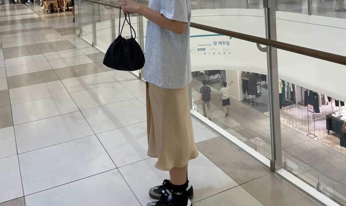 에잇세컨즈 새틴 미디스커트 골드베이지 m 상품이미지9